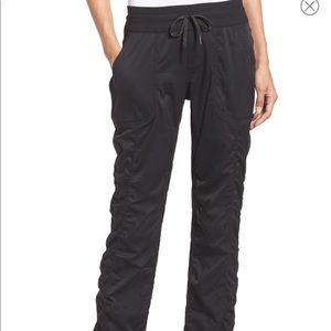 The North Face Aphrodite 2.0 Hiking Panga in Black